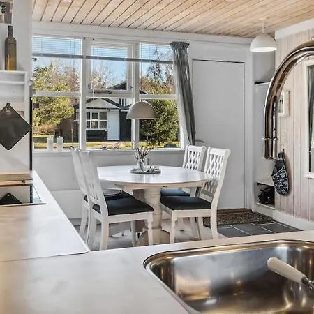 Charmerende - 200 M Fra Stranden Bøtø By